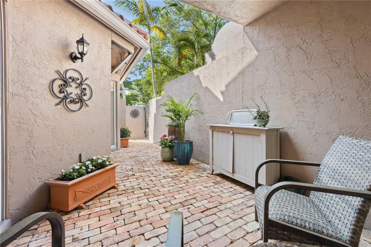 200 Cocoanut Avenue, Unit 5, Sarasota, FL 34236 Photo