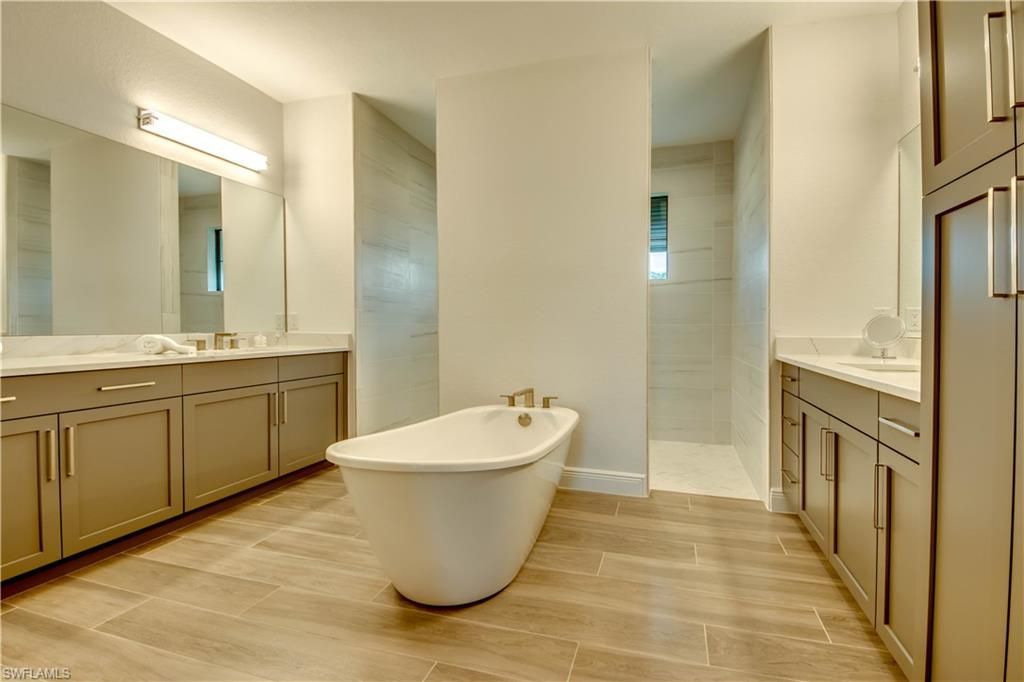 1732 SE 40th Ter, Cape Coral, FL 33904 Photo