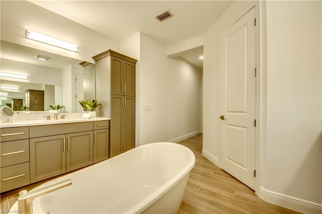1732 SE 40th Ter, Cape Coral, FL 33904 Photo