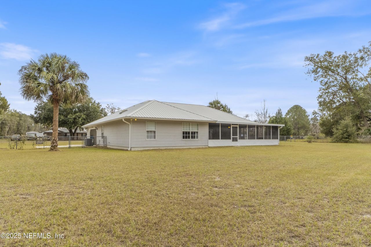 1055 Old Gainesville Highway, Interlachen, FL 32148 Photo