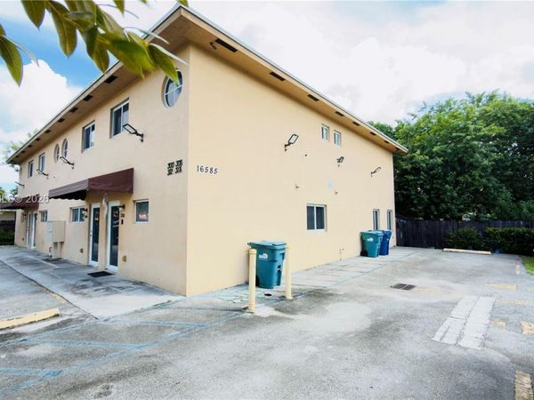 16585 NE 3 AVE, Miami, FL 33162