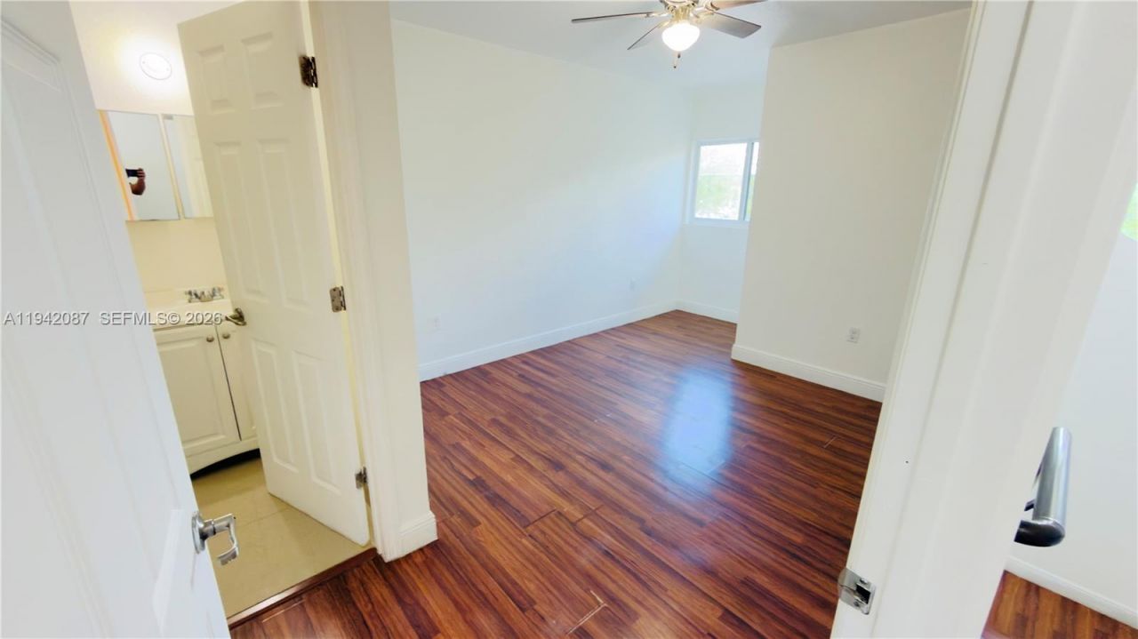 16585 NE 3 Ave, Miami, FL 33162 Photo