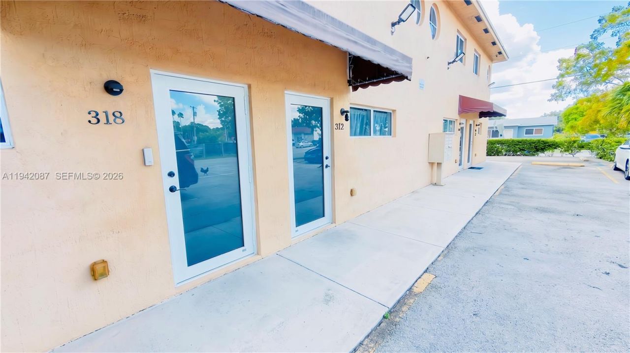 16585 NE 3 Ave, Miami, FL 33162 Photo