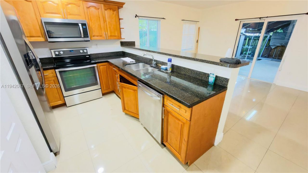 16585 NE 3 Ave, Miami, FL 33162 Photo