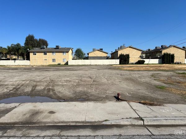 2702 Los Carneros Place , Bakersfield, CA 93304