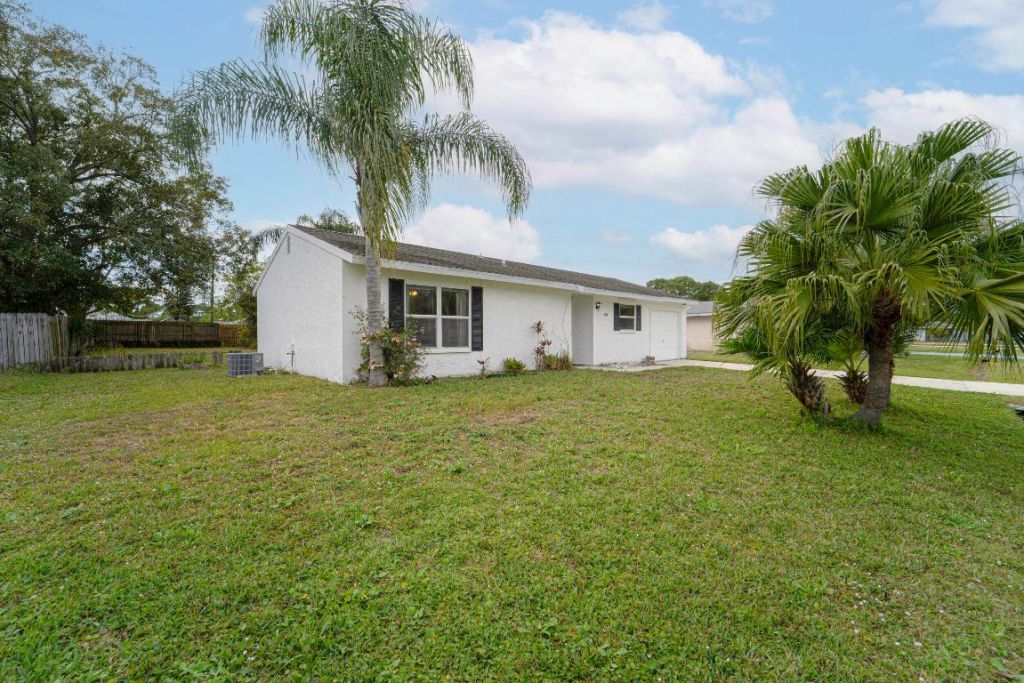 2164 SE Gaslight Street, Port Saint Lucie, FL 34952 Photo