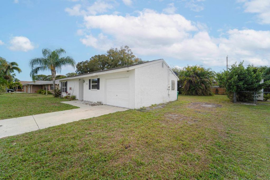 2164 SE Gaslight Street, Port Saint Lucie, FL 34952 Photo
