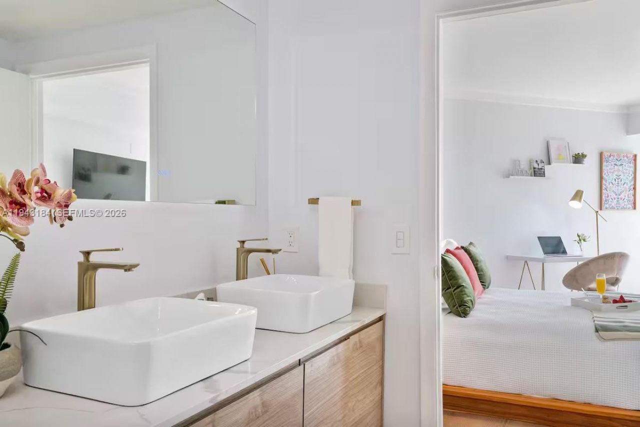 2889 Mcfarlane Rd, Unit 1614, Miami, FL 33133 Photo