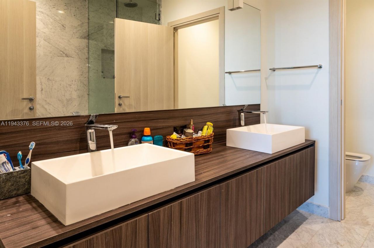 1000 Brickell Plz, Unit 1806, Miami, FL 33131 Photo