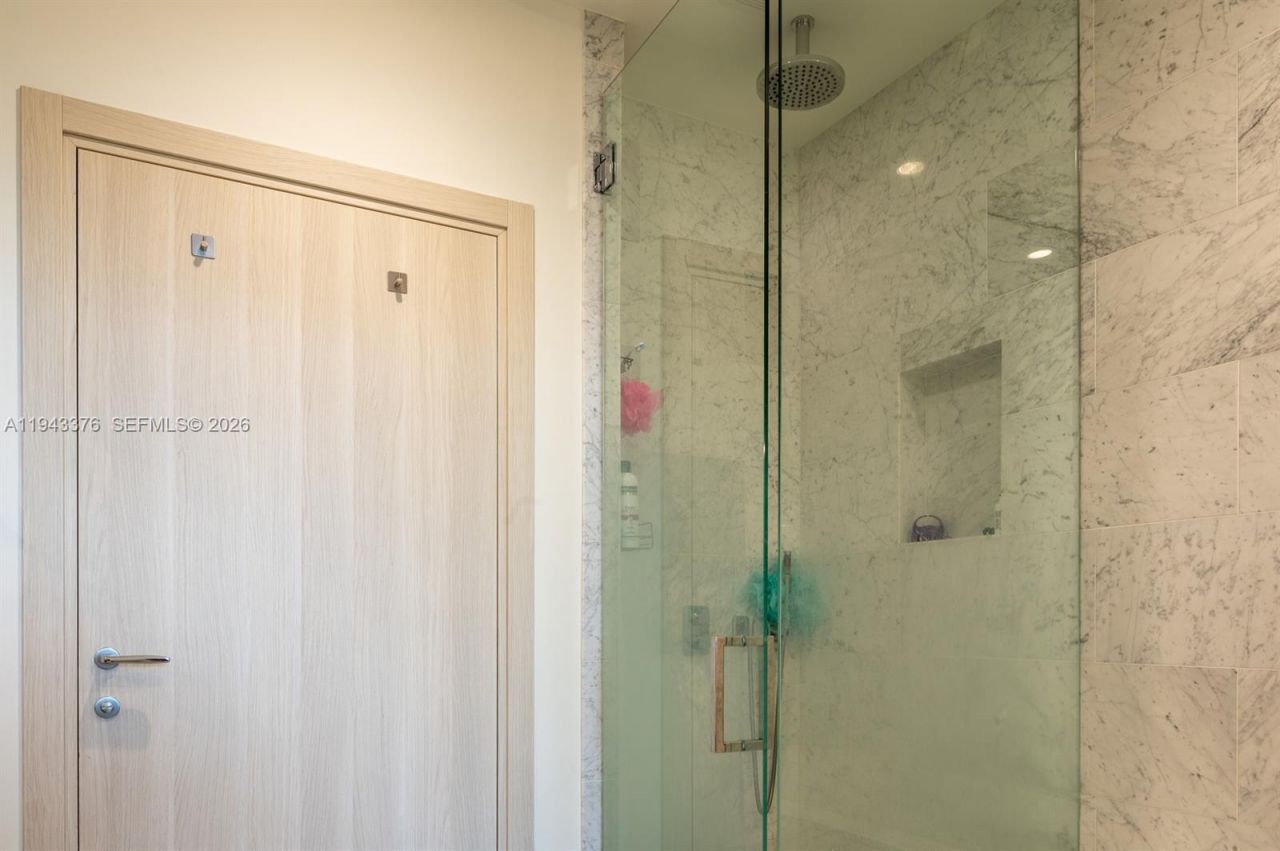 1000 Brickell Plz, Unit 1806, Miami, FL 33131 Photo