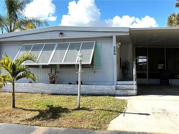 580 Winning WAY, NORTH FORT MYERS, FL 33917