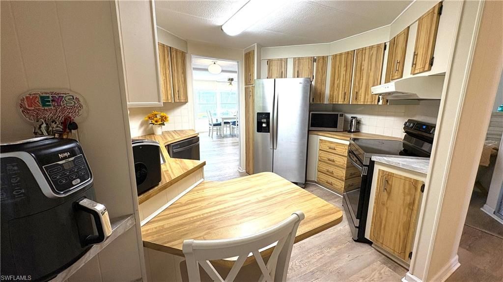 580 Winning Way, North Fort Myers, FL 33917 Photo