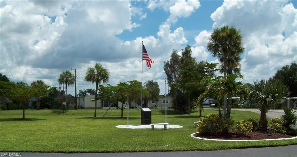 580 Winning Way, North Fort Myers, FL 33917 Photo