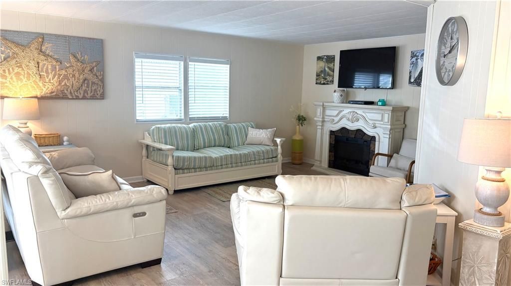 580 Winning Way, North Fort Myers, FL 33917 Photo