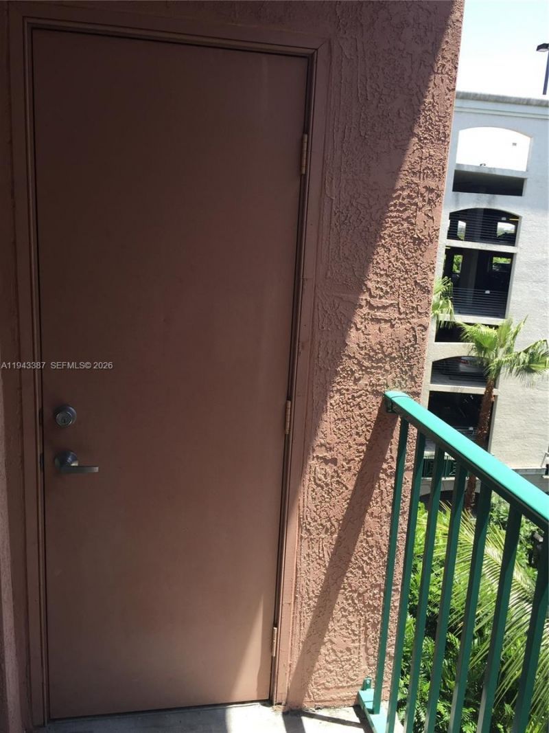 6001 SW 70th St , Unit 620, South Miami, FL 33143 Photo