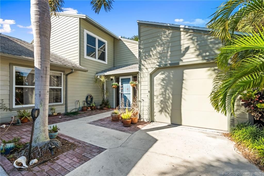 890 NE Sandalwood Place, Jensen Beach, FL 34957 Photo