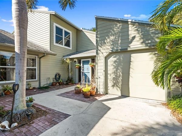 890 NE Sandalwood Place, Jensen Beach, FL 34957