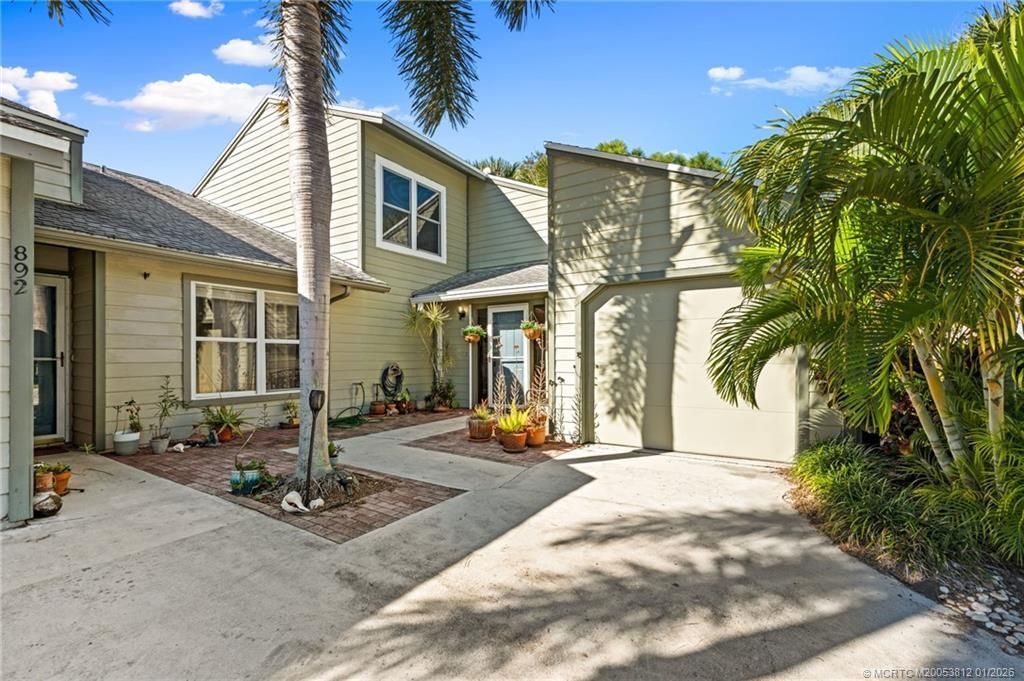 890 NE Sandalwood Place, Jensen Beach, FL 34957 Photo