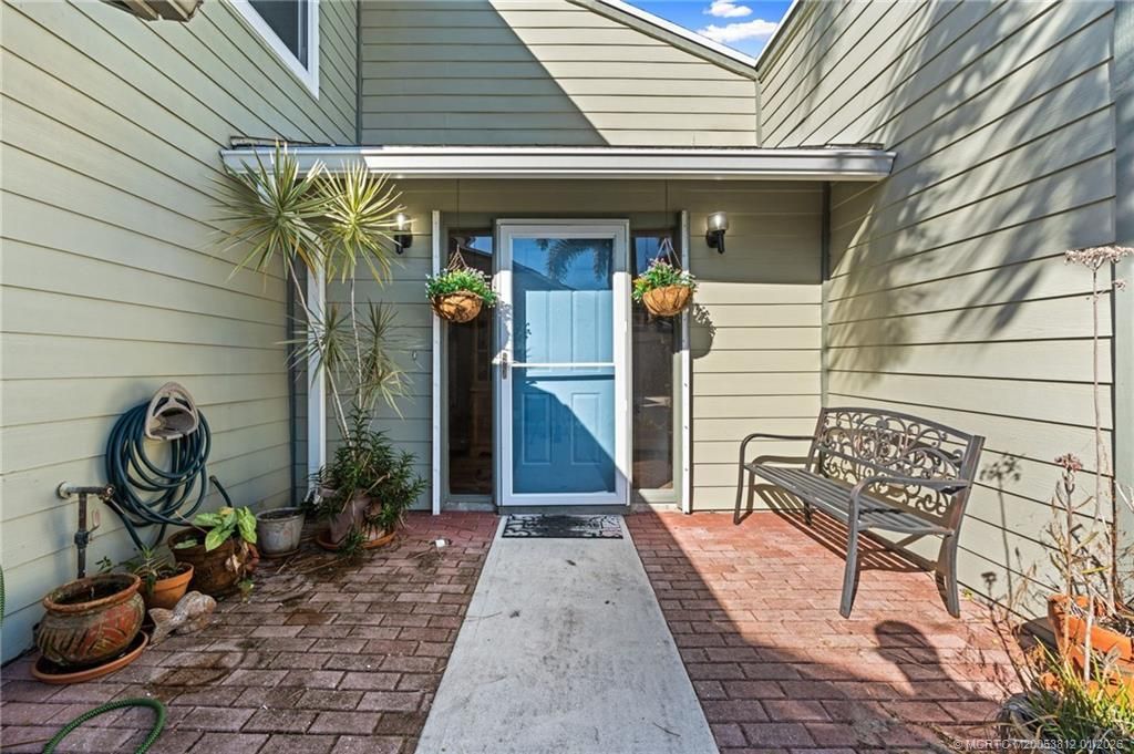 890 NE Sandalwood Place, Jensen Beach, FL 34957 Photo