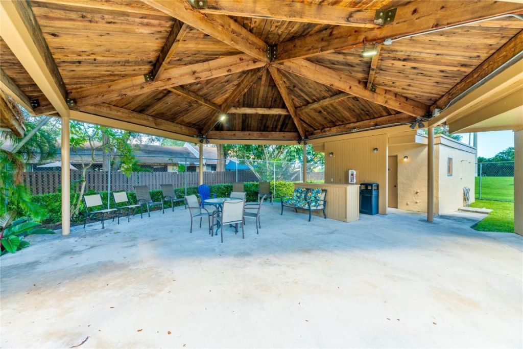 1424 NW 97th Terrace, Unit 280, Hollywood, FL 33024 Photo