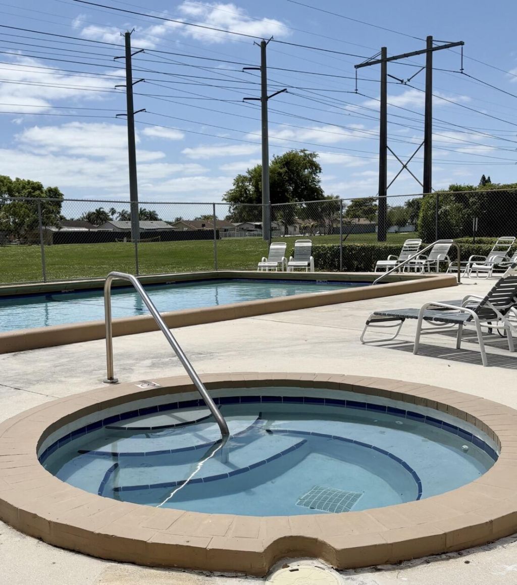1424 NW 97th Terrace, Unit 280, Hollywood, FL 33024 Photo