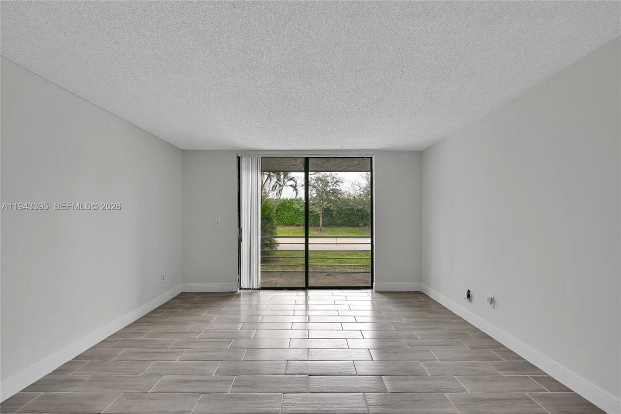 2850 Somerset Dr, Unit 105L, Lauderdale Lakes, FL 33311 Photo