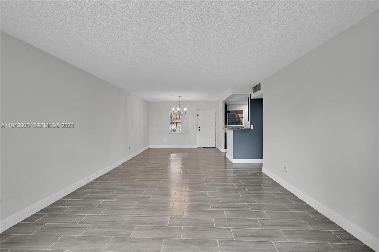 2850 Somerset Dr, Unit 105L, Lauderdale Lakes, FL 33311 Photo