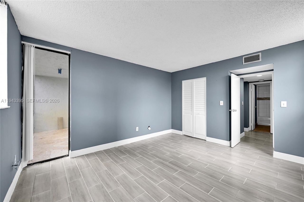 2850 Somerset Dr, Unit 105L, Lauderdale Lakes, FL 33311 Photo