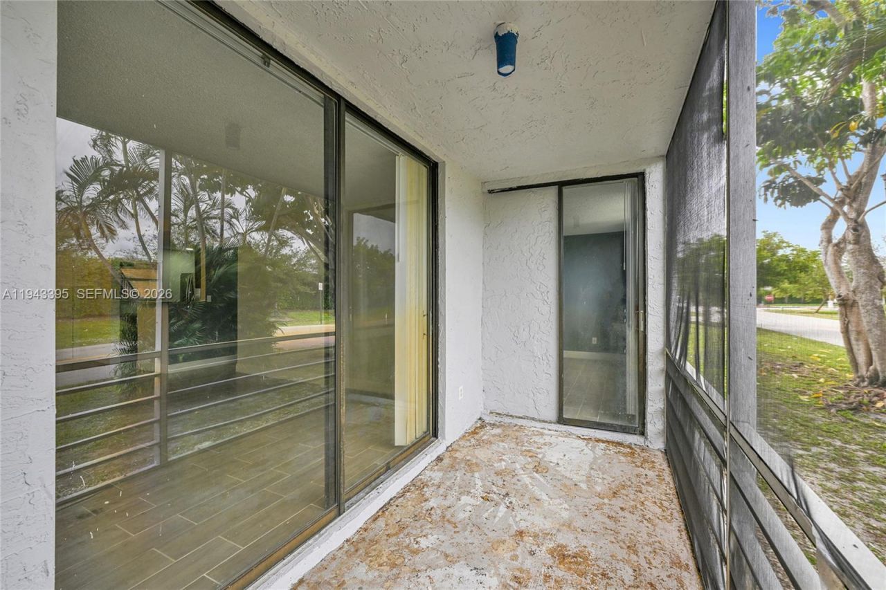 2850 Somerset Dr, Unit 105L, Lauderdale Lakes, FL 33311 Photo