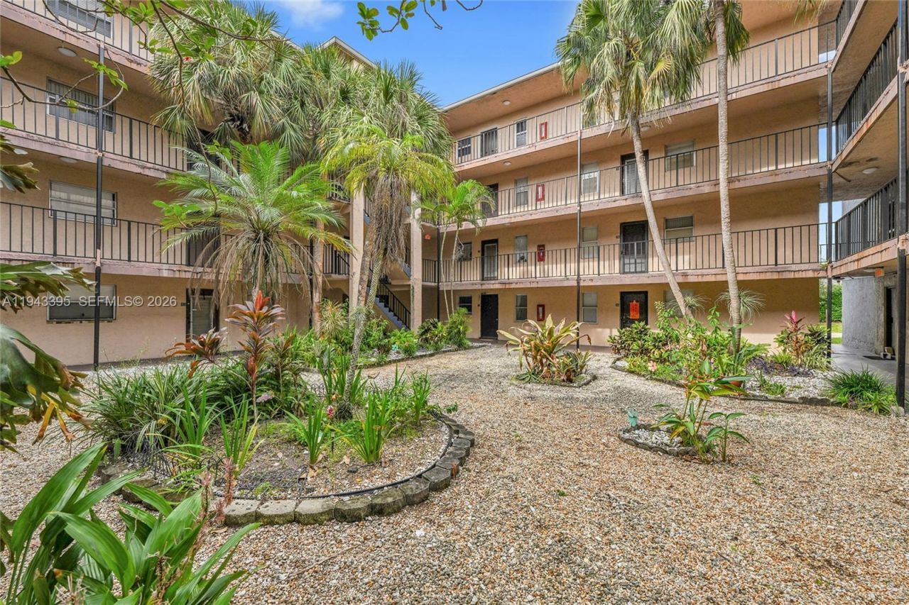 2850 Somerset Dr, Unit 105L, Lauderdale Lakes, FL 33311 Photo