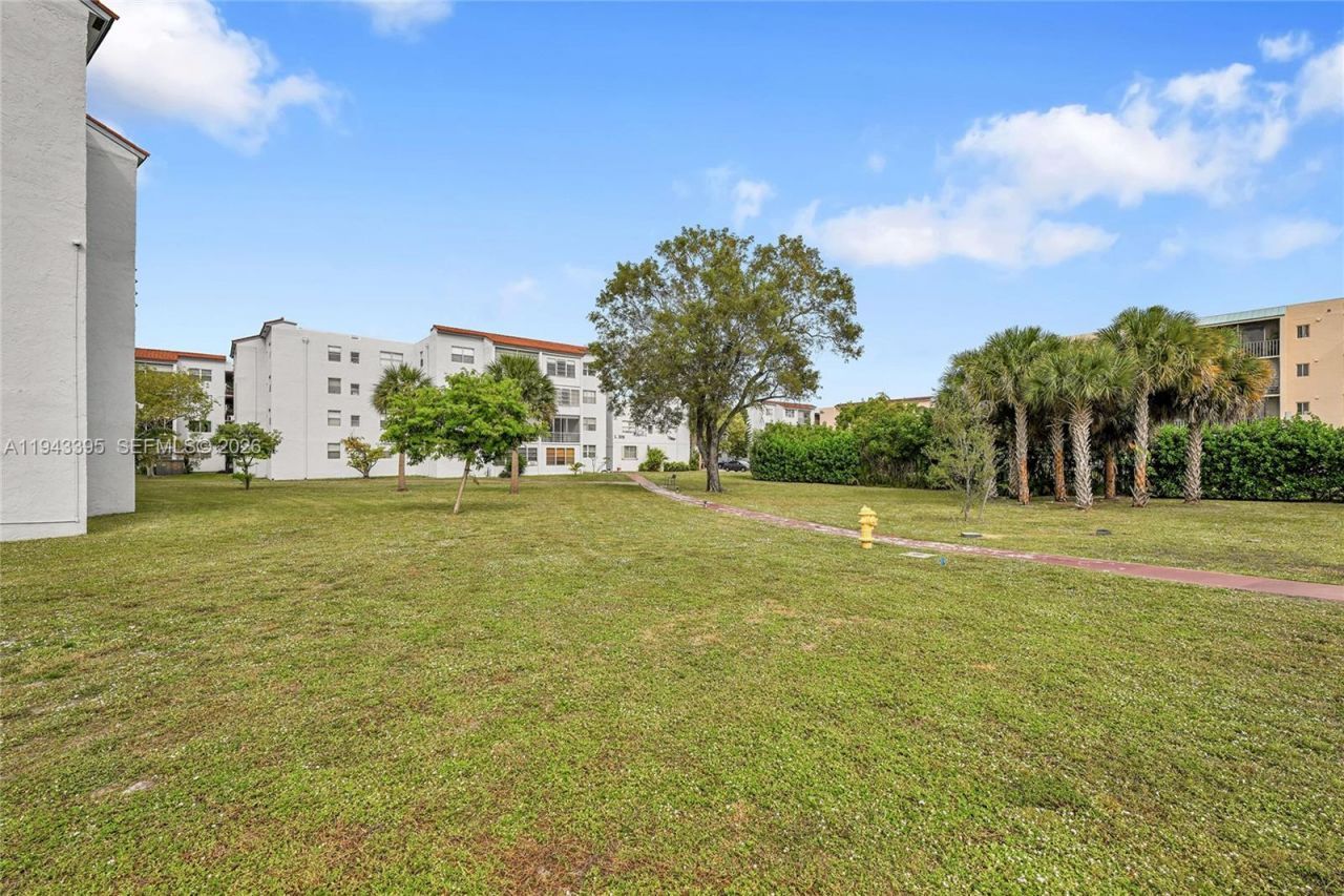 2850 Somerset Dr, Unit 105L, Lauderdale Lakes, FL 33311 Photo