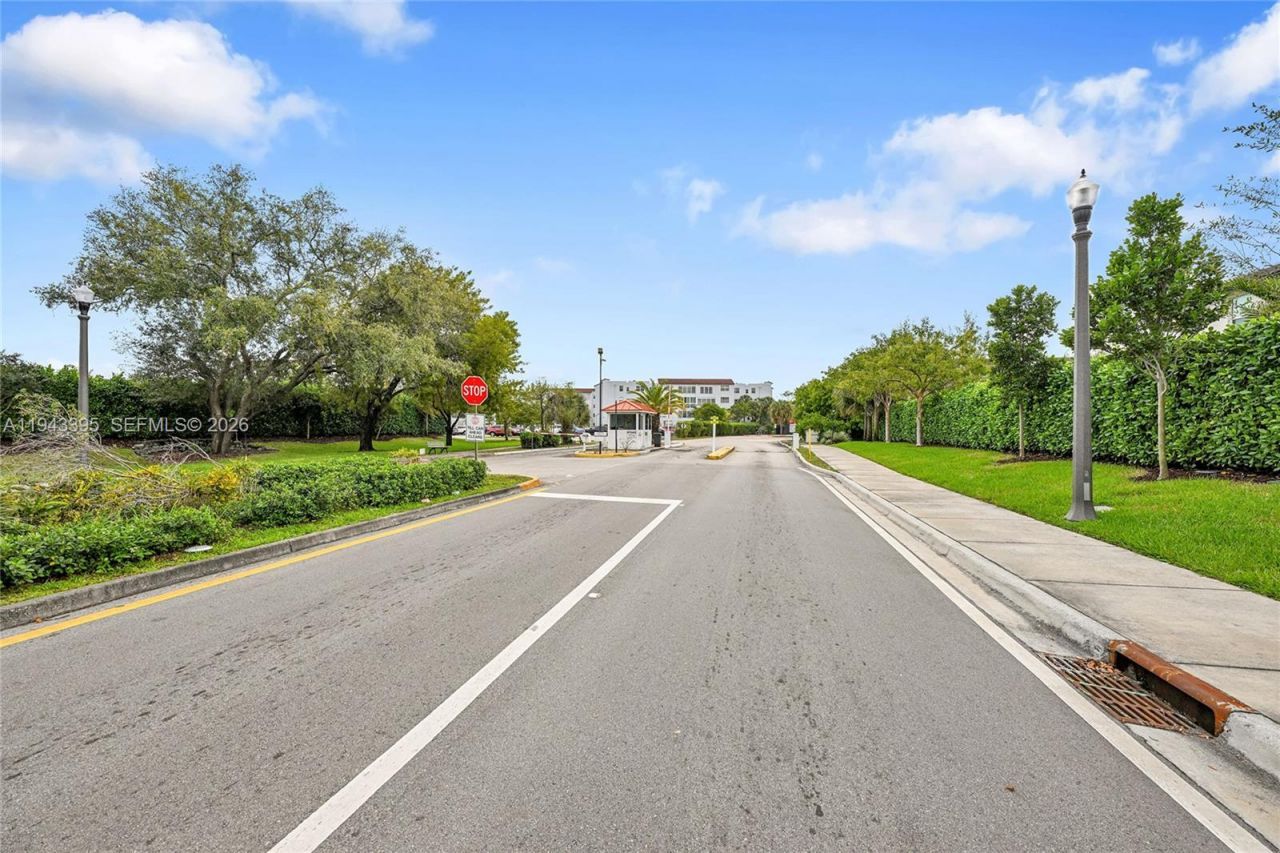 2850 Somerset Dr, Unit 105L, Lauderdale Lakes, FL 33311 Photo