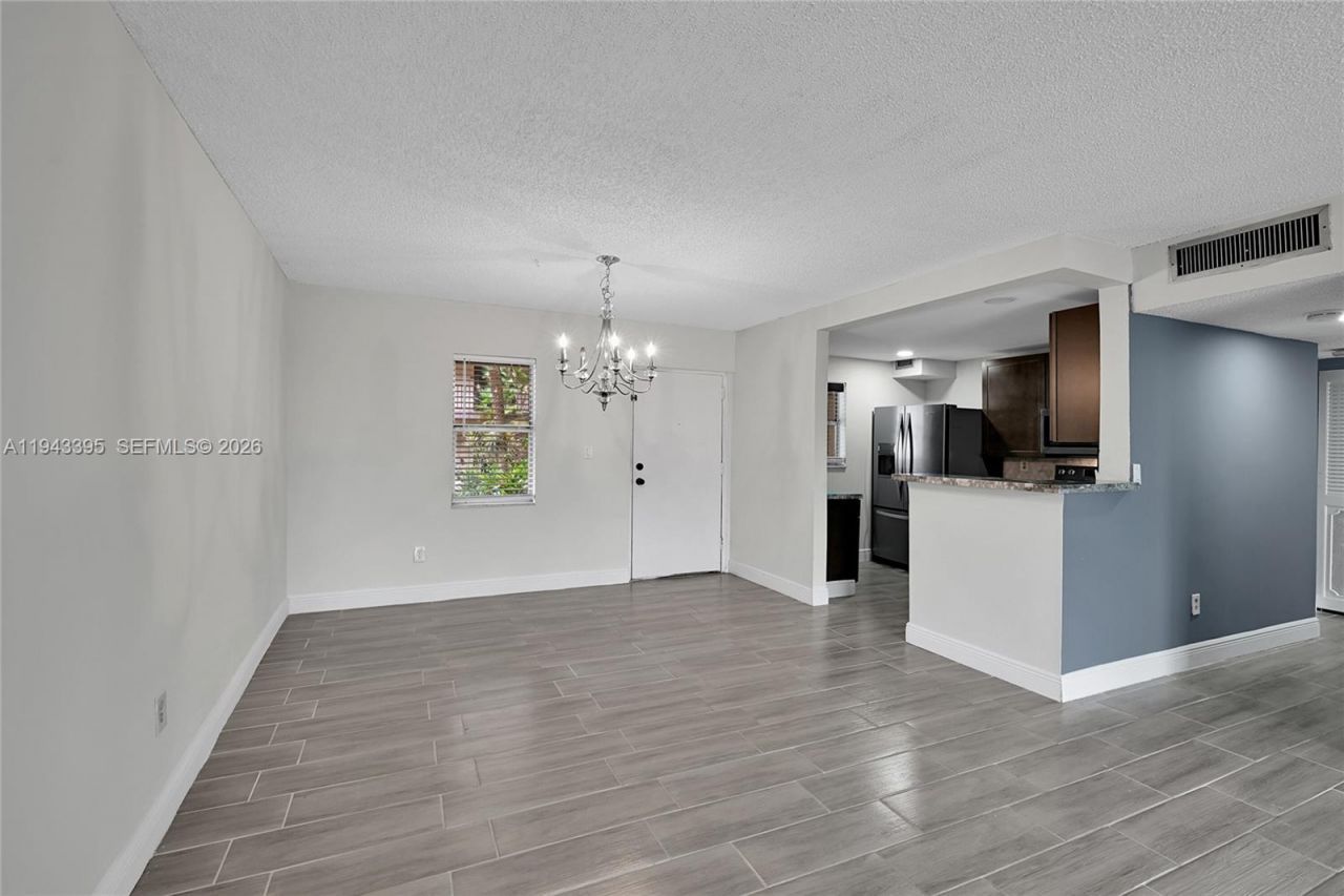 2850 Somerset Dr, Unit 105L, Lauderdale Lakes, FL 33311 Photo