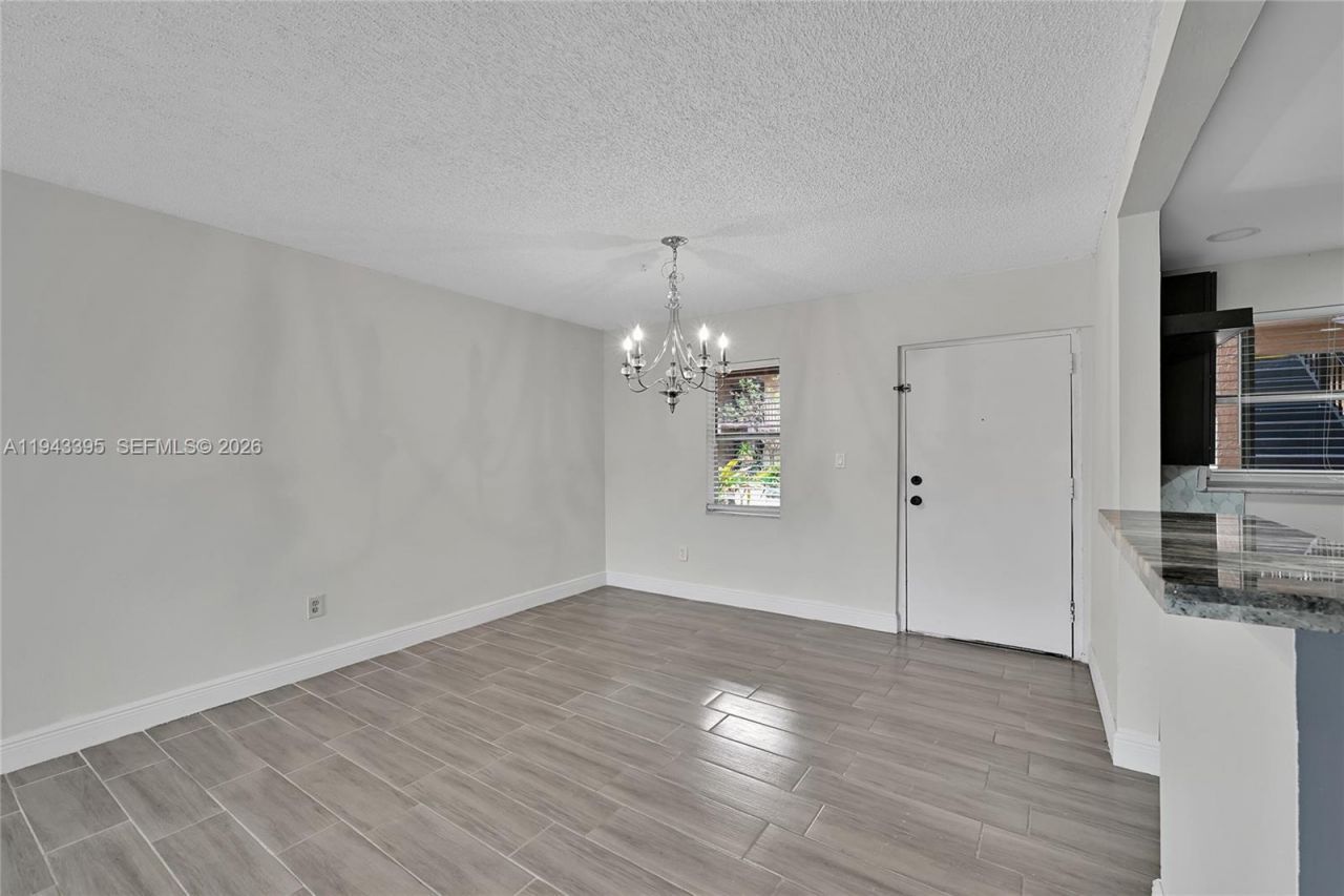 2850 Somerset Dr, Unit 105L, Lauderdale Lakes, FL 33311 Photo