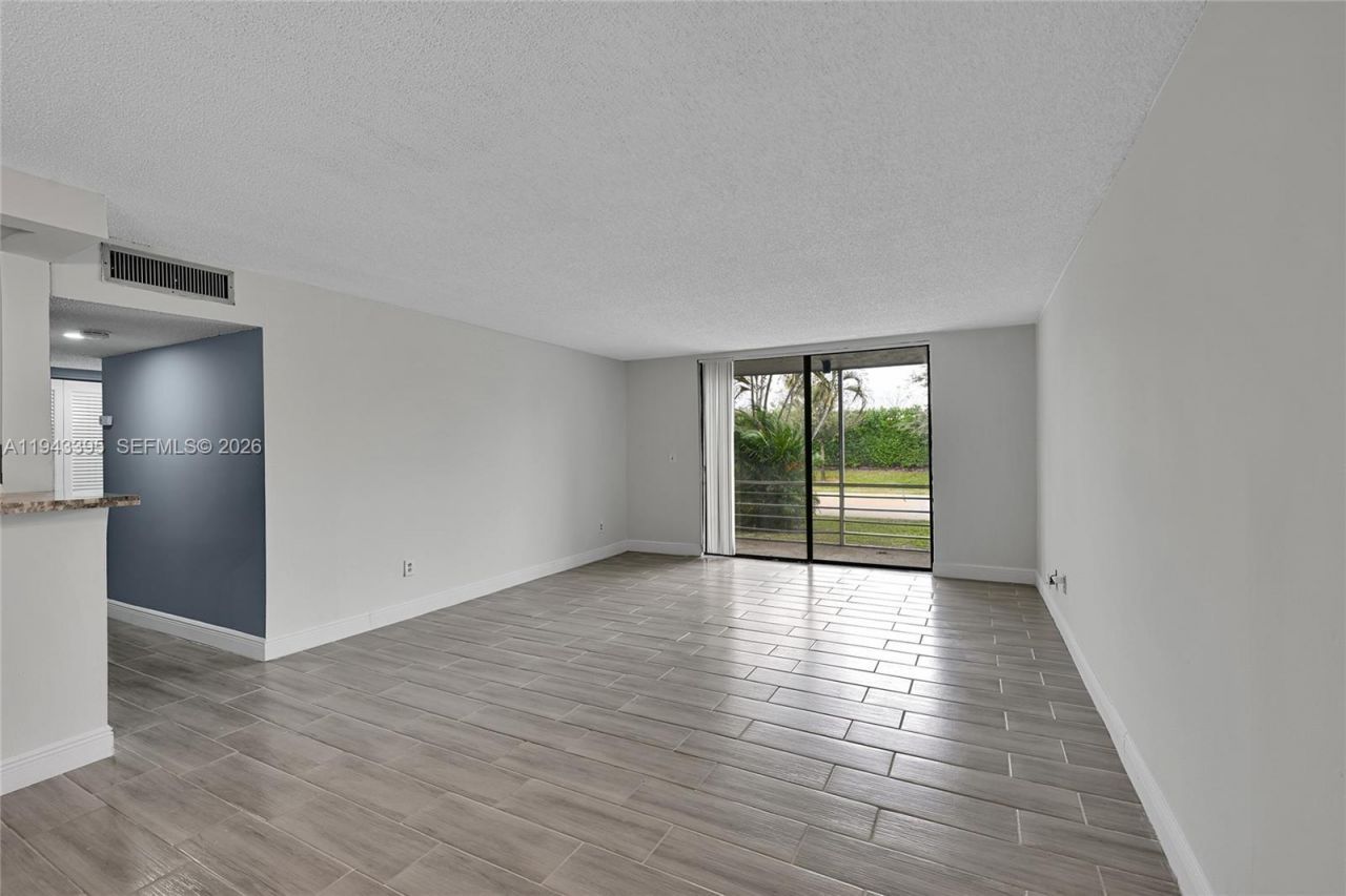 2850 Somerset Dr, Unit 105L, Lauderdale Lakes, FL 33311 Photo