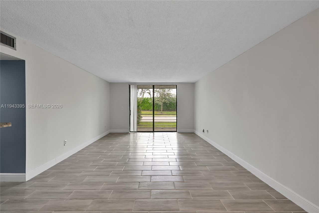 2850 Somerset Dr, Unit 105L, Lauderdale Lakes, FL 33311 Photo