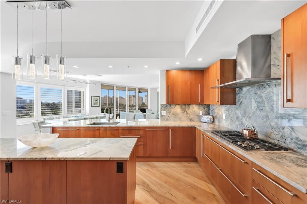 13675 Vanderbilt Dr, Unit 605, Naples, FL 34110 Photo