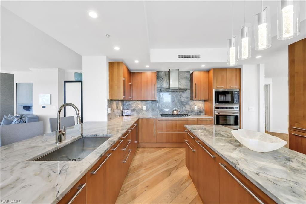 13675 Vanderbilt Dr, Unit 605, Naples, FL 34110 Photo