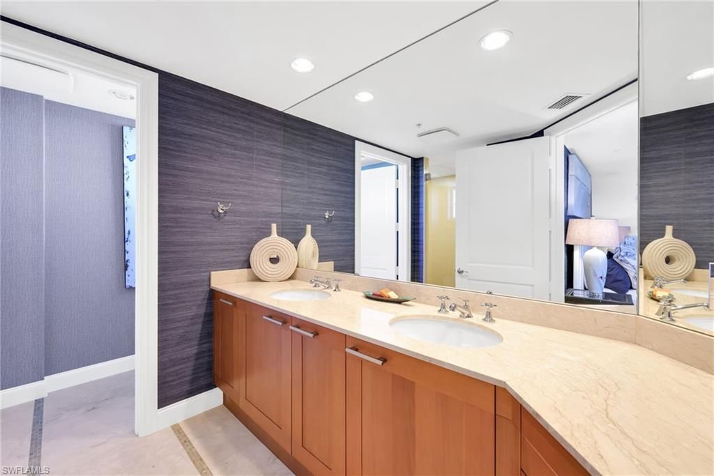 13675 Vanderbilt Dr, Unit 605, Naples, FL 34110 Photo