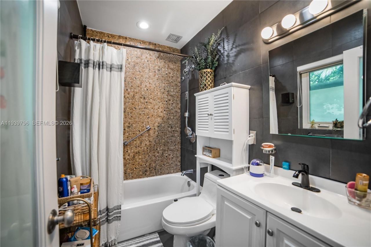 680 NE 81 Street, Miami, FL 33138 Photo