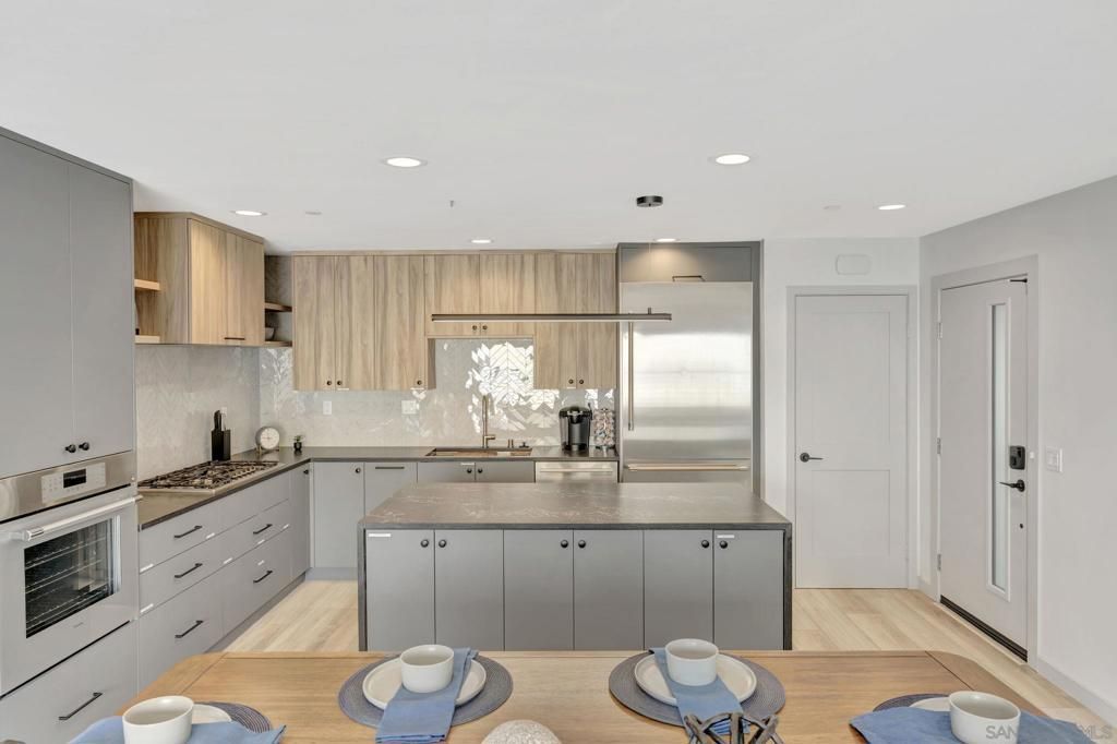 807 Seacoast Dr, Imperial Beach, CA 91932 Main Photo