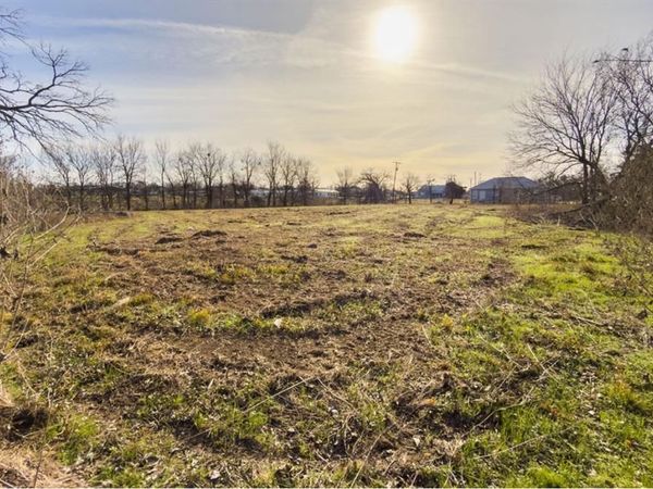 302 Memorial Street, Riesel, TX 76682