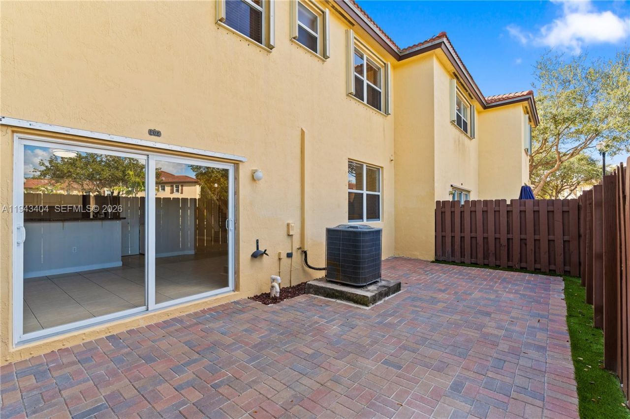 1655 NE 33rd Rd, Unit 102-4, Homestead, FL 33033 Photo