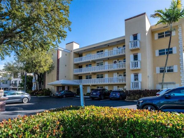 1332 Bayview Dr, Unit 401, Fort Lauderdale, FL 33304