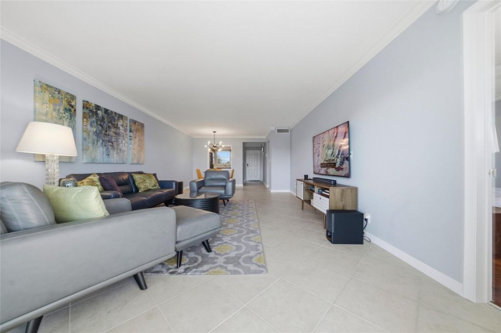 1332 Bayview Drive, Unit 401, Fort Lauderdale, FL 33304 Photo
