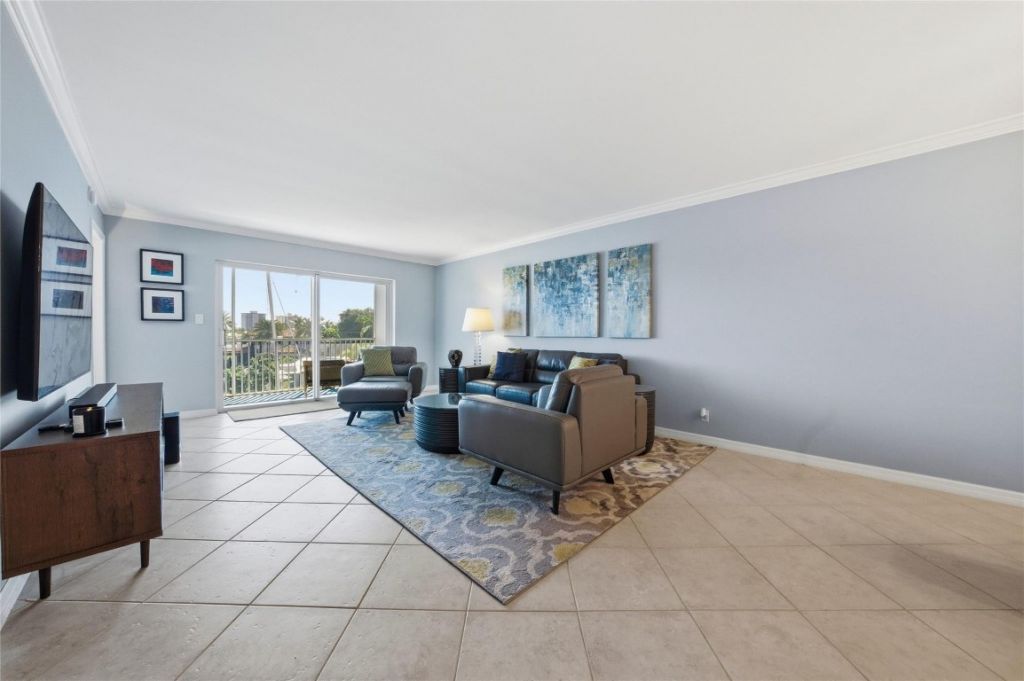 1332 Bayview Drive, Unit 401, Fort Lauderdale, FL 33304 Photo