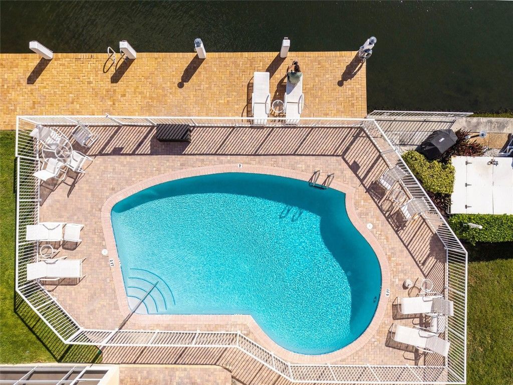 1332 Bayview Drive, Unit 401, Fort Lauderdale, FL 33304 Photo