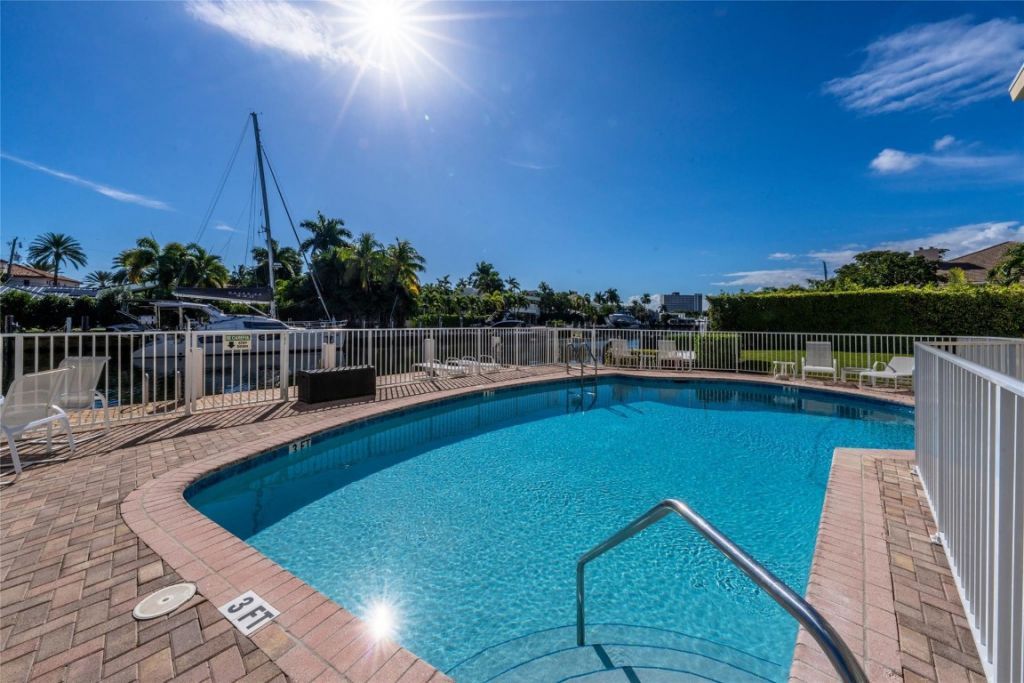 1332 Bayview Drive, Unit 401, Fort Lauderdale, FL 33304 Photo