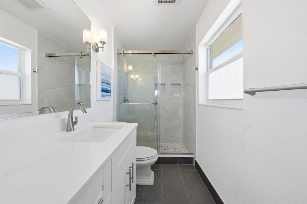 1332 Bayview Drive, Unit 401, Fort Lauderdale, FL 33304 Photo