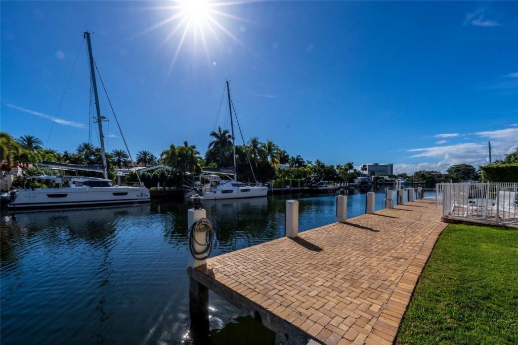 1332 Bayview Drive, Unit 401, Fort Lauderdale, FL 33304 Photo